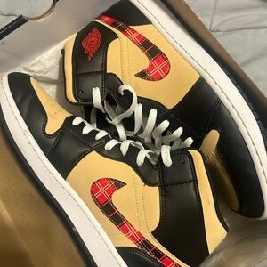 Nike Black and Tan Sneakers Premium Leather